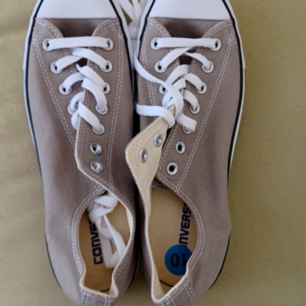 Men's converse tennis shoes size 10 NWOT